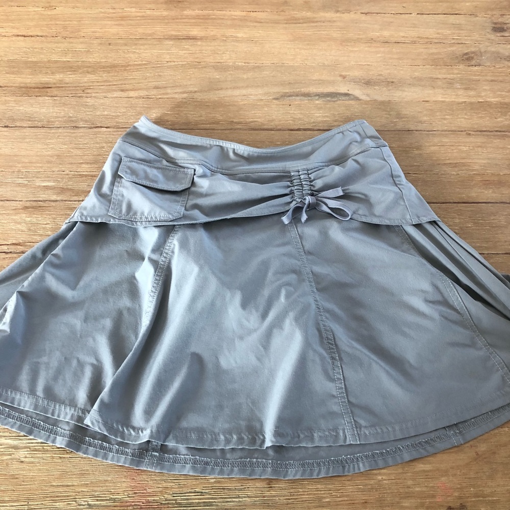 Athleta Gray Active Skirt with Pocket and Drawstring